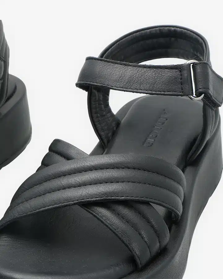 Les sandales noires compensées Baya femme