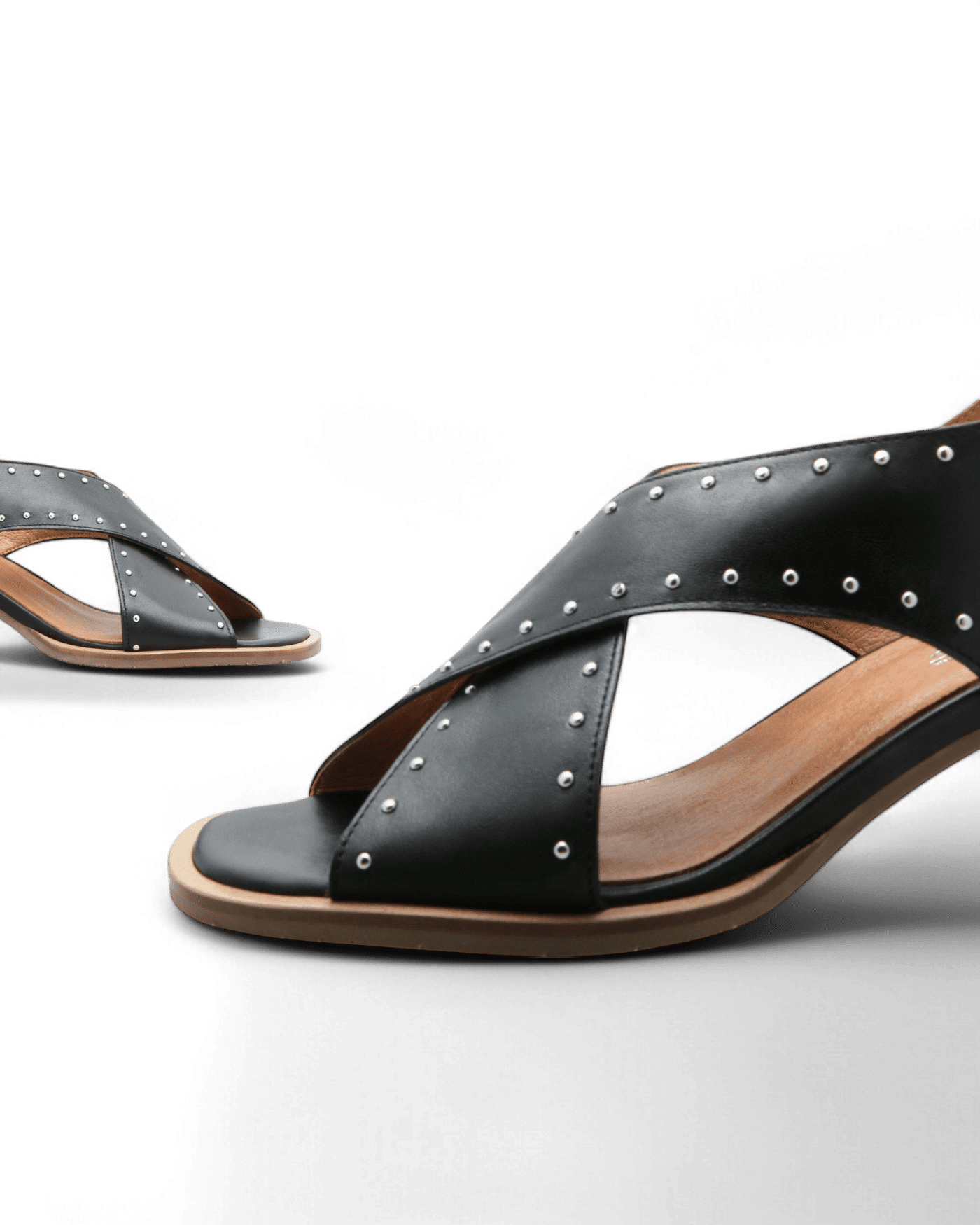 Sandales brides croisées noires Romy adige