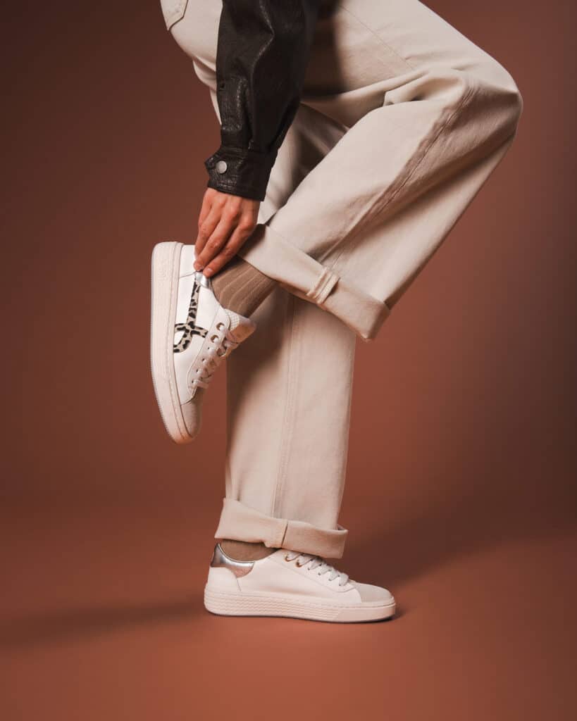 Basket blanche et leopard femme