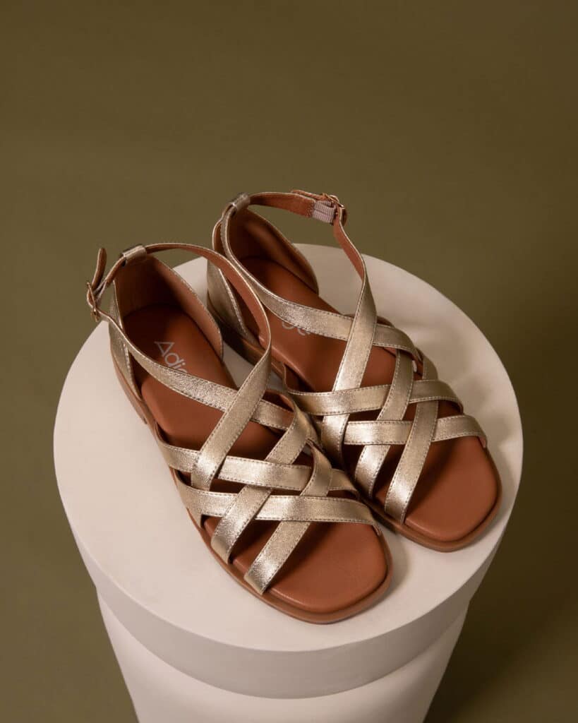 sandales dorées plates