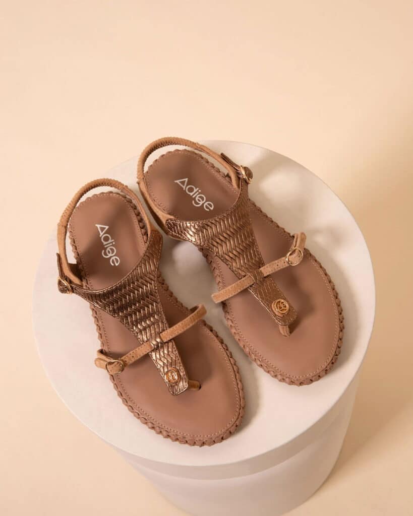 sandale entre doigt bronze