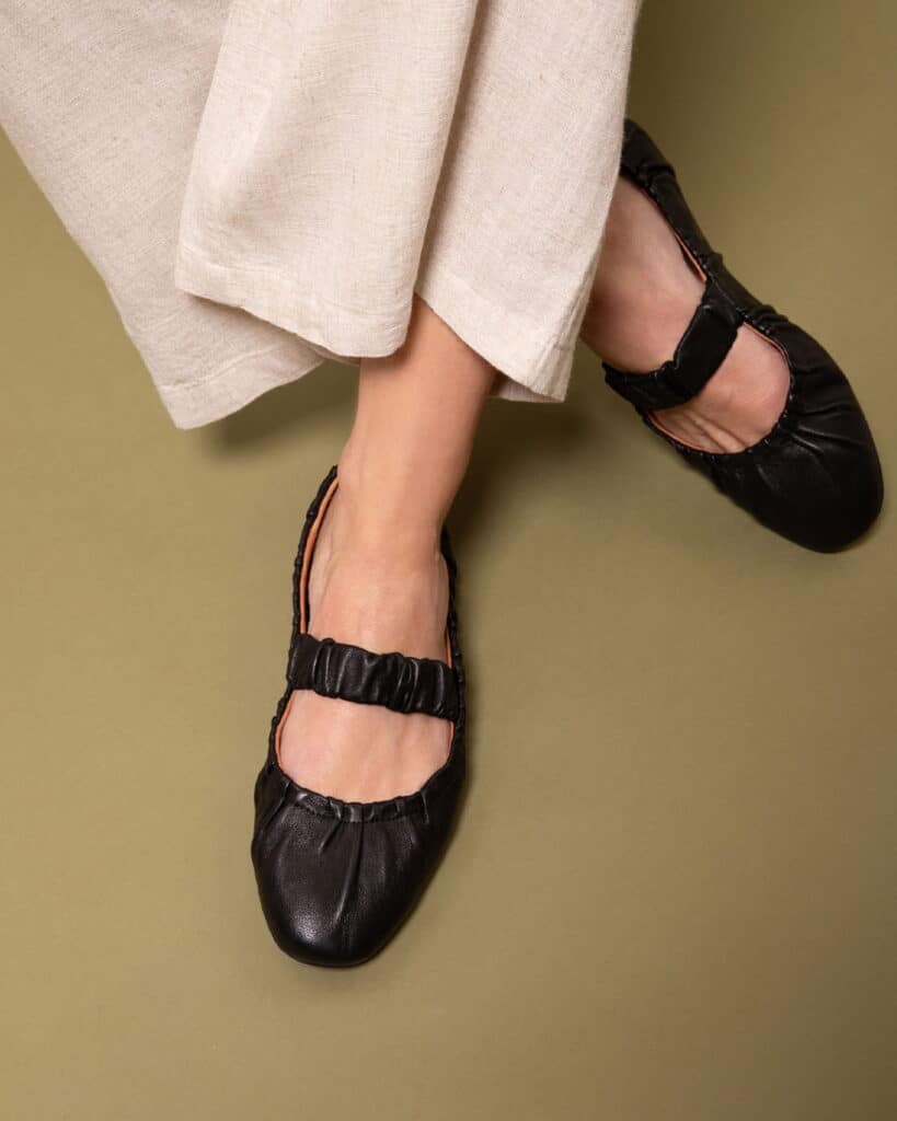 ballerine en cuir noir