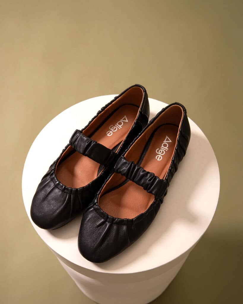 ballerine en cuir noir