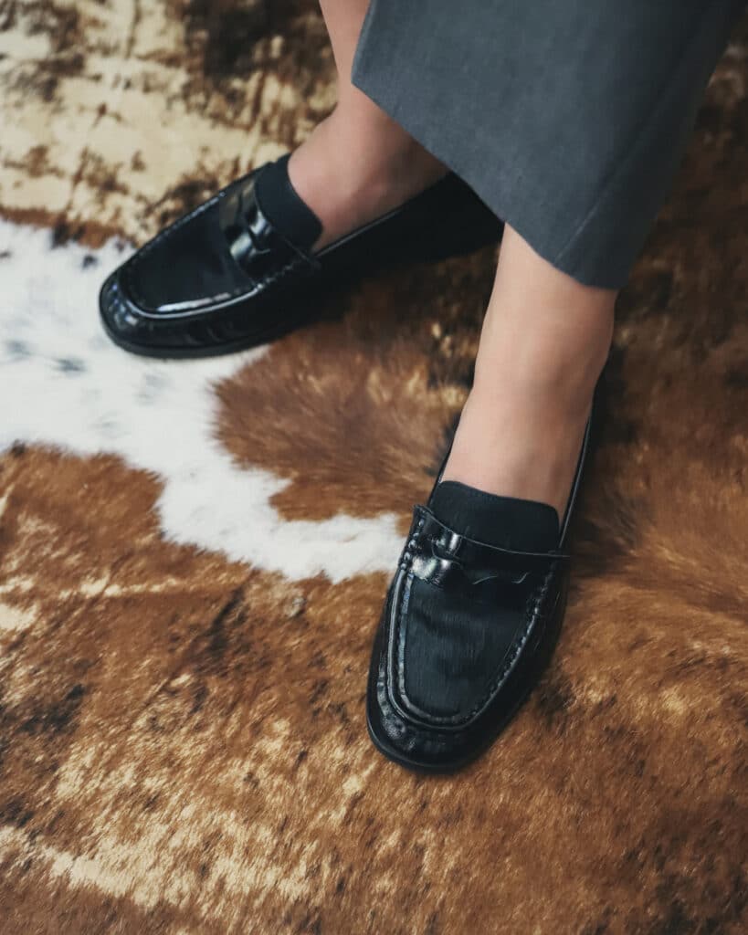 Mocassin à poil femme noir Kuri