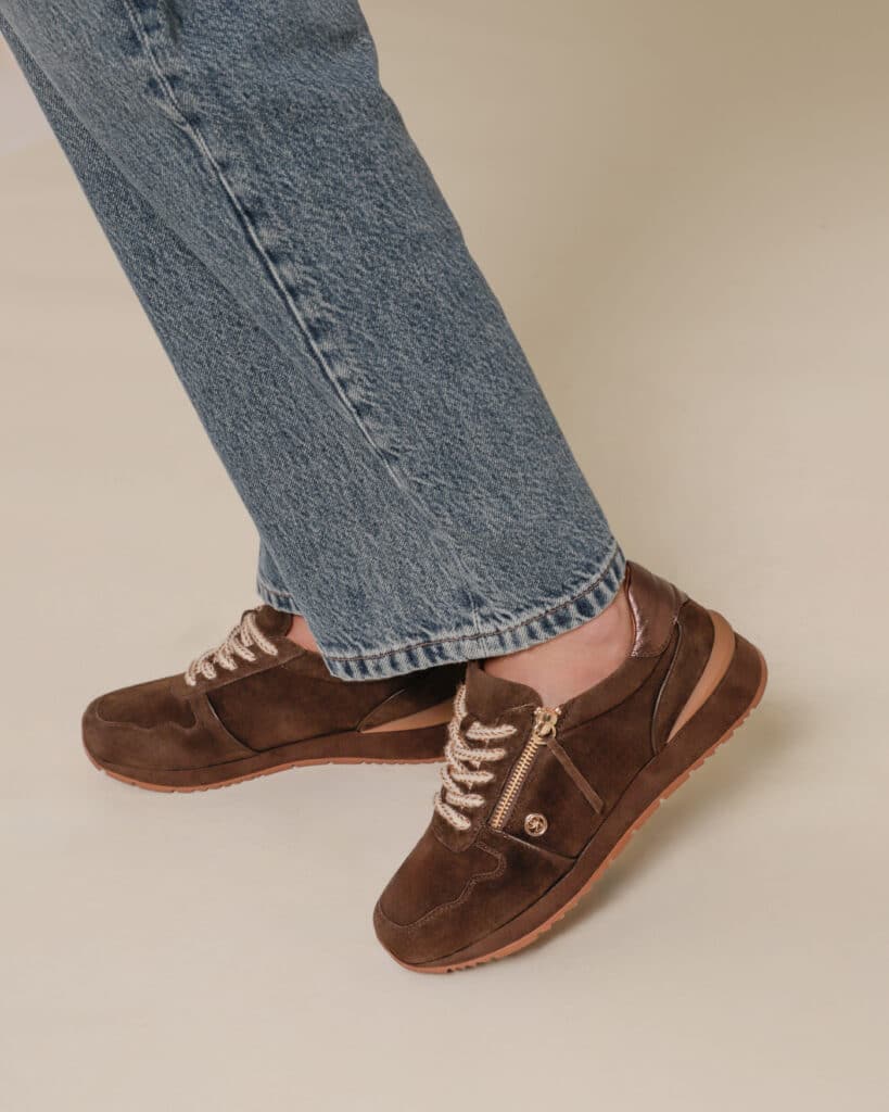Basket femme en cuir velours chocolat à semelle gomme Yapo